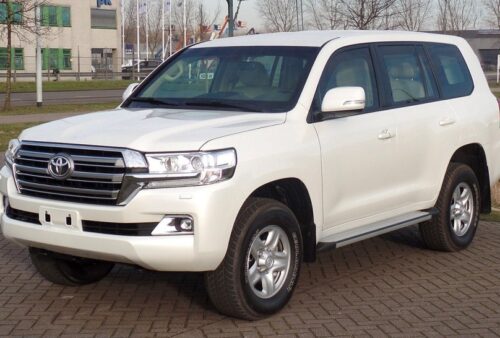 Toyota-Land-Cruiser-200-GX.R-B6-4x4-1